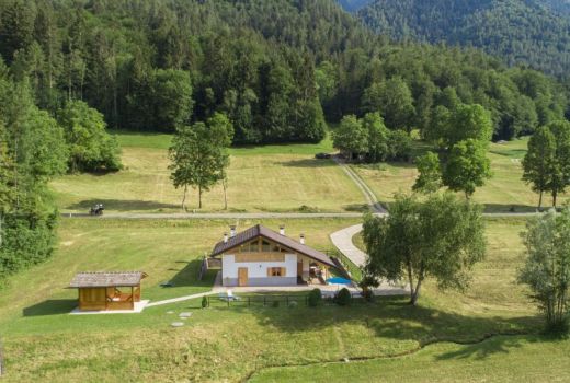 Alleinlage mit Bergbach